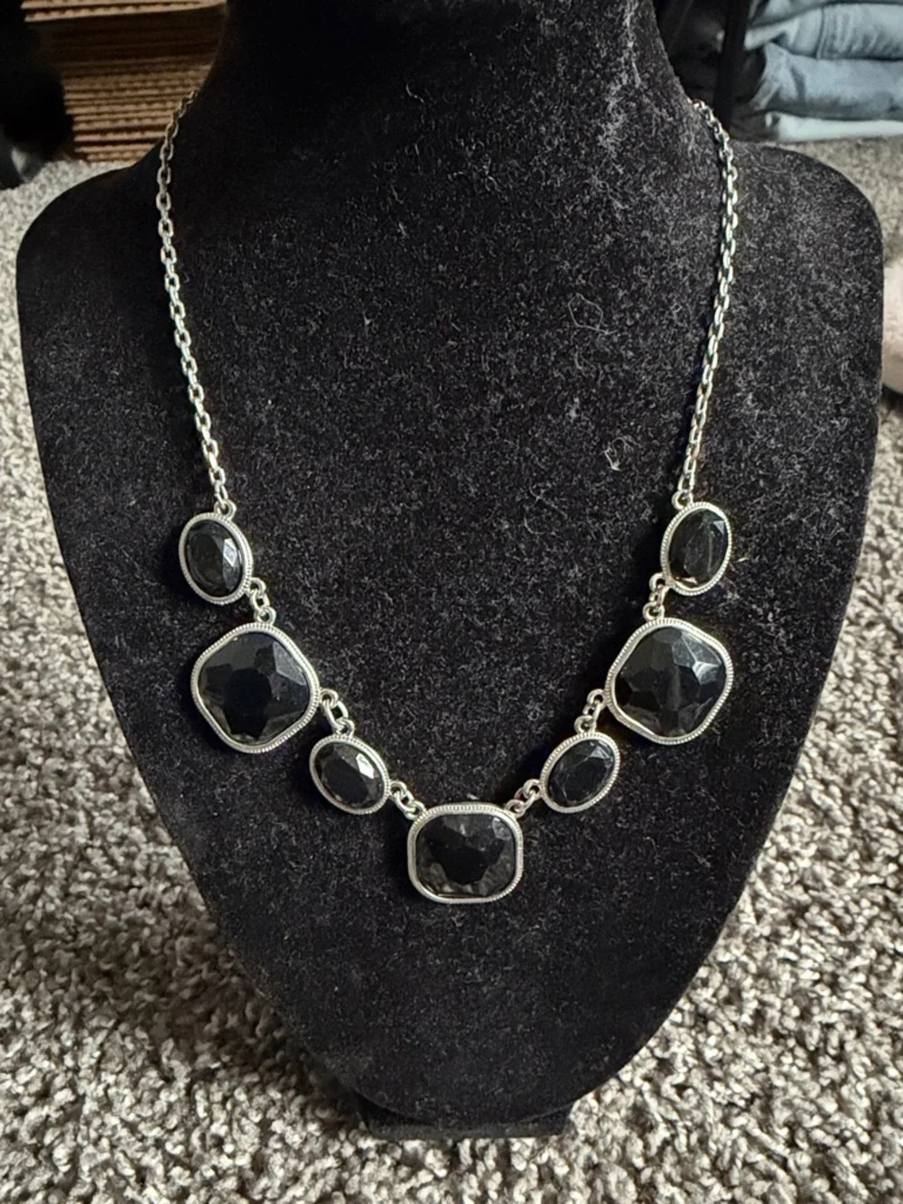 Black Costume Jewelry Stone Silver Necklace - Picture 3 of 6